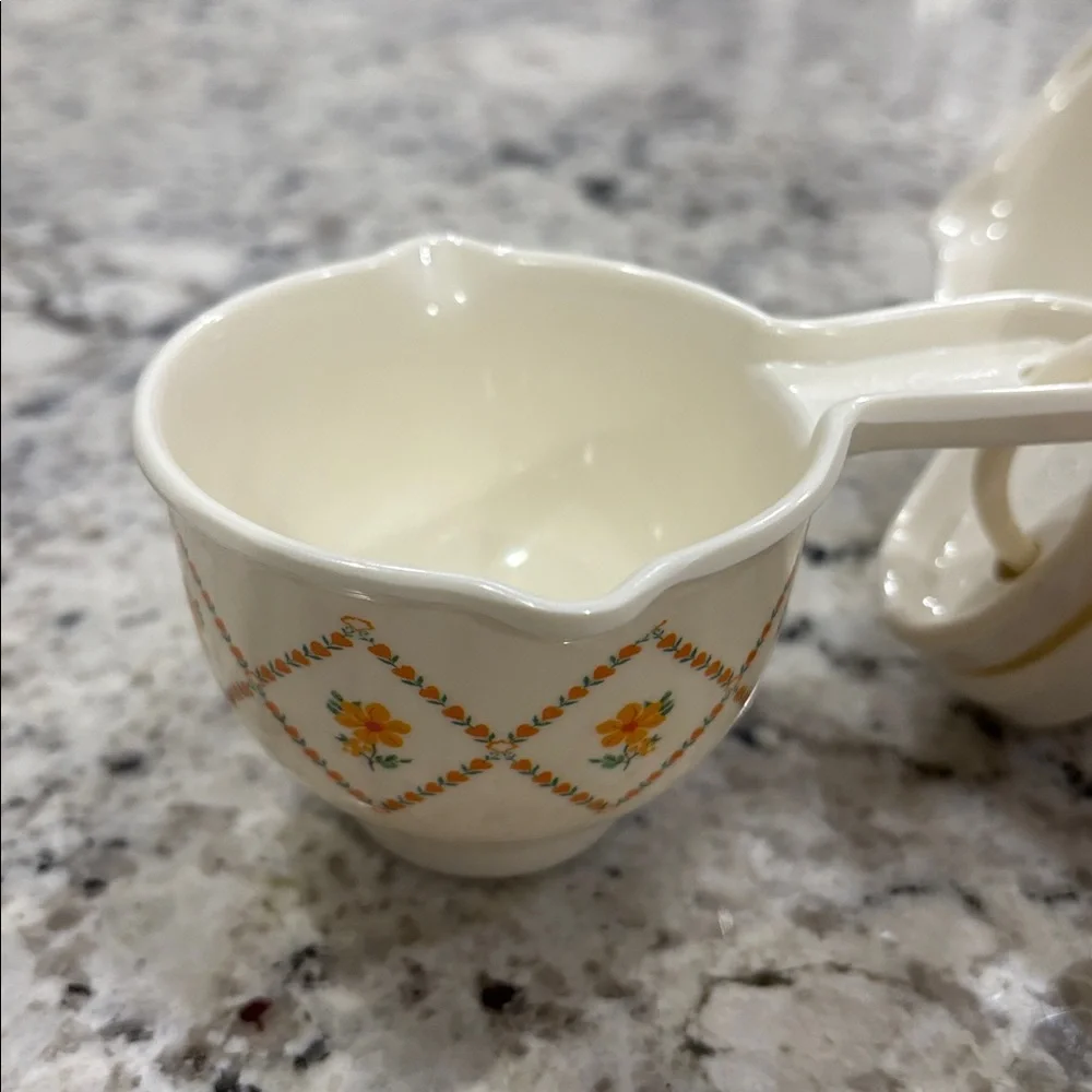Cute decorative and functional floral measuring cups.